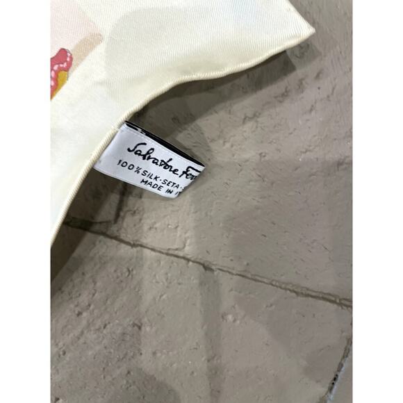 SALVATORE FERRAGAMO 100% SILK TWILL SCARF 34" SQUARE DOGS - Picture 5 of 5